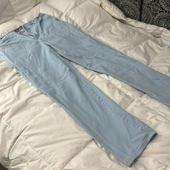 Light Blue Jeans that are straight legged and fit mid waist - Picture 3 of 5